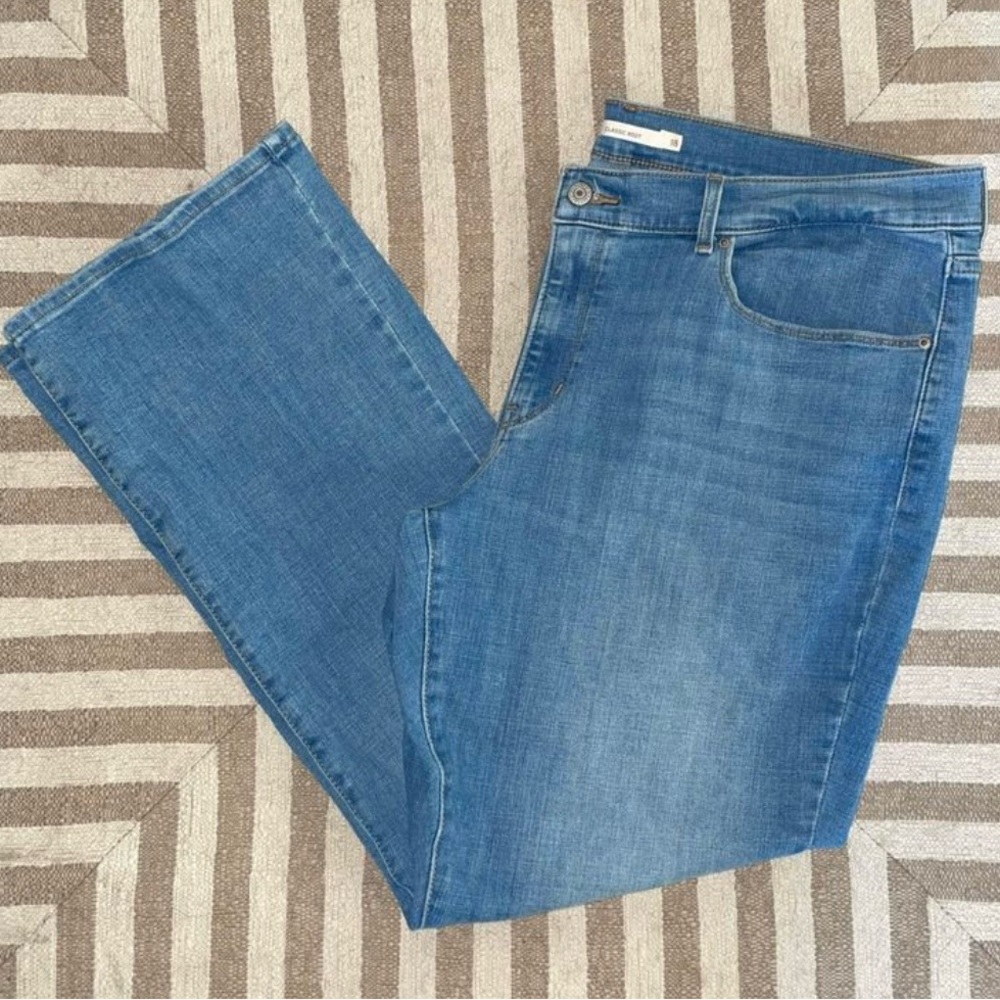 Women’s Levi’s Jeans Size 18S - NWOT